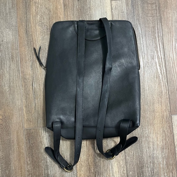 universal thread backpack - Picture 2 of 3